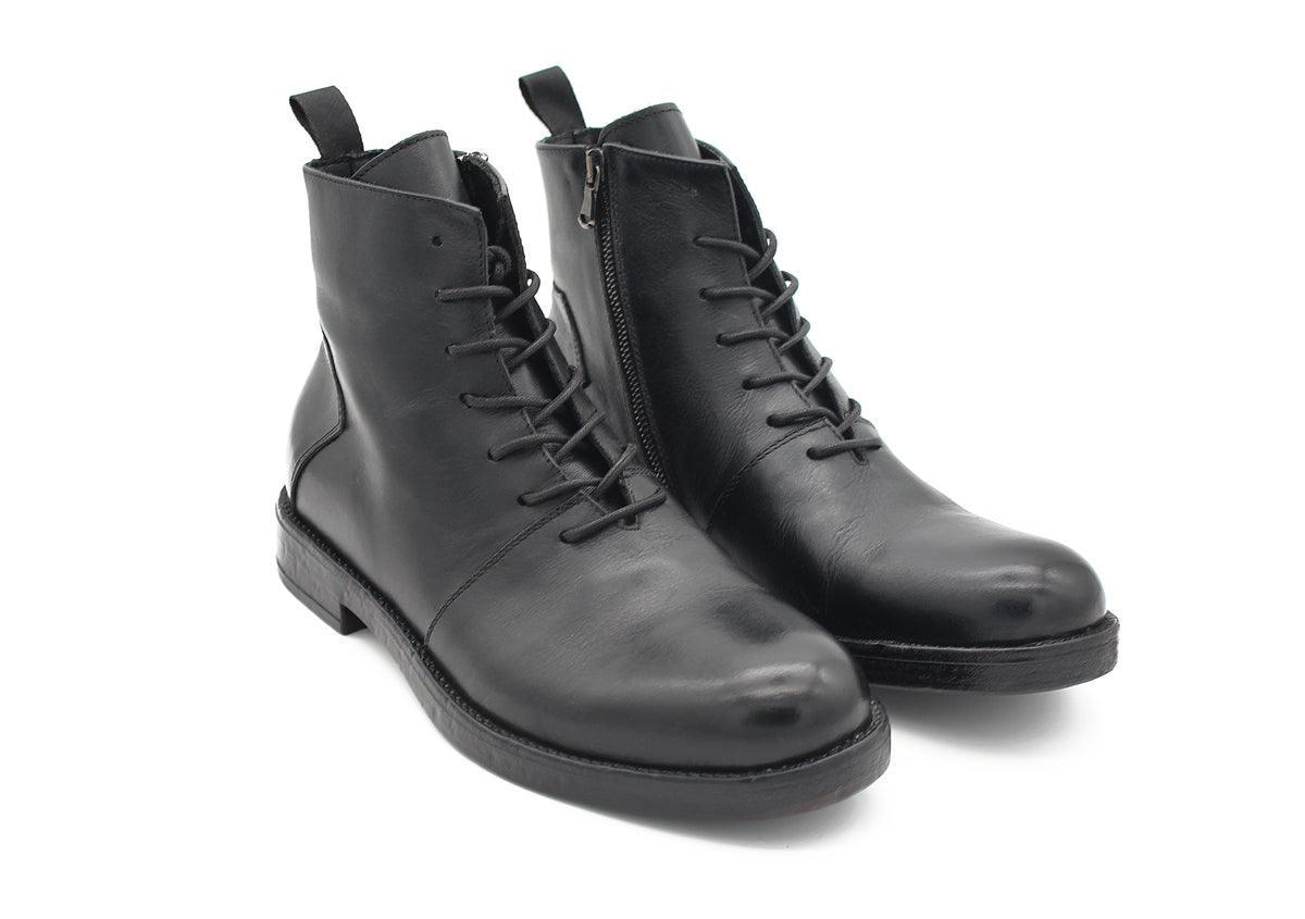 STIVALETTO STRINGATO IN PELLE NERO