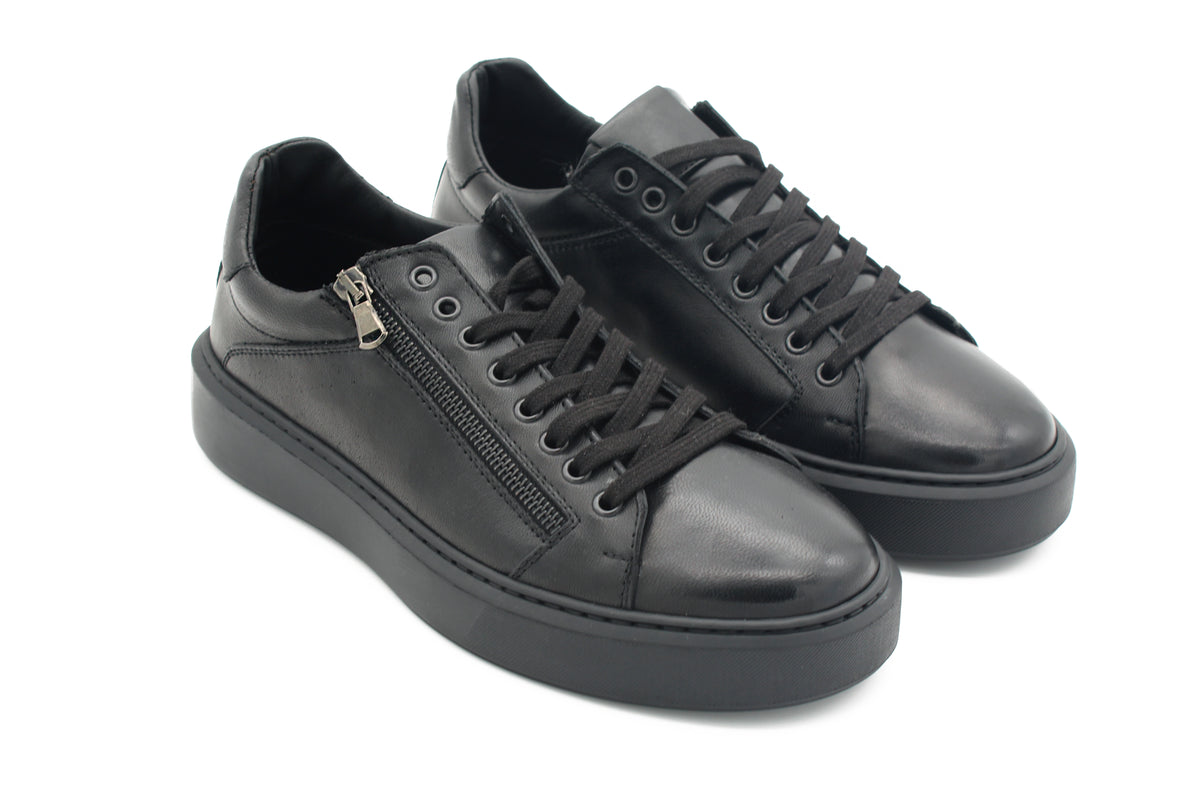 SNEAKERS IN PELLE NERA CON ZIP