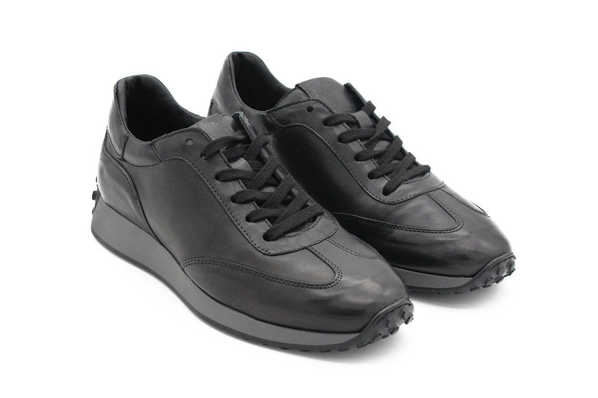 SNEAKERS IN PELLE NERO CON GOMMINI