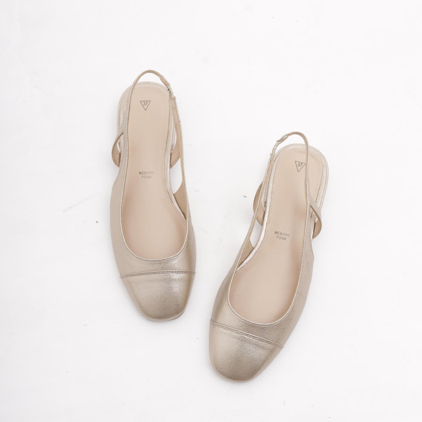SLINGBACK FLAT PUNTALE PLATINO