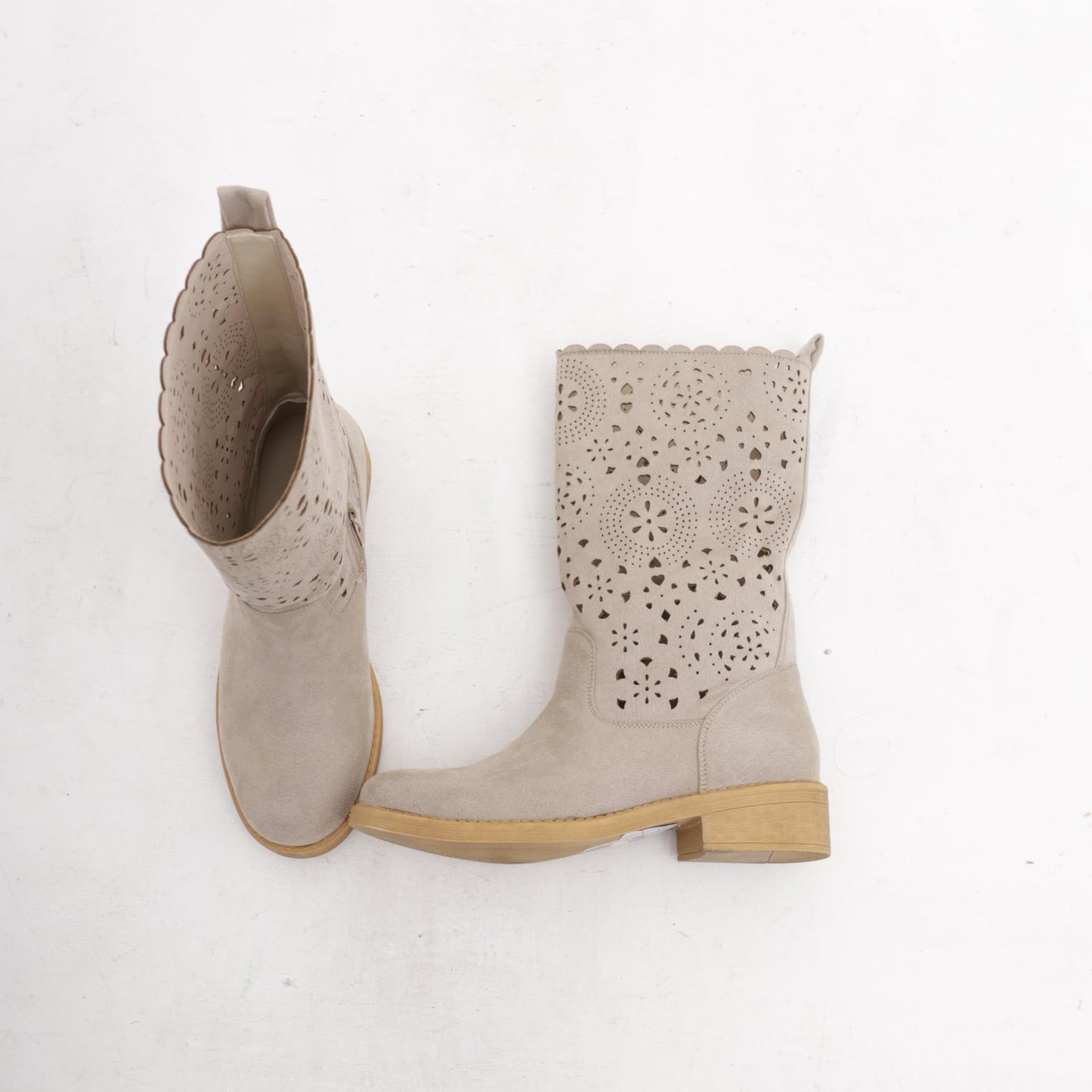 STIVALETTI TRAFORATI BEIGE<BR/>