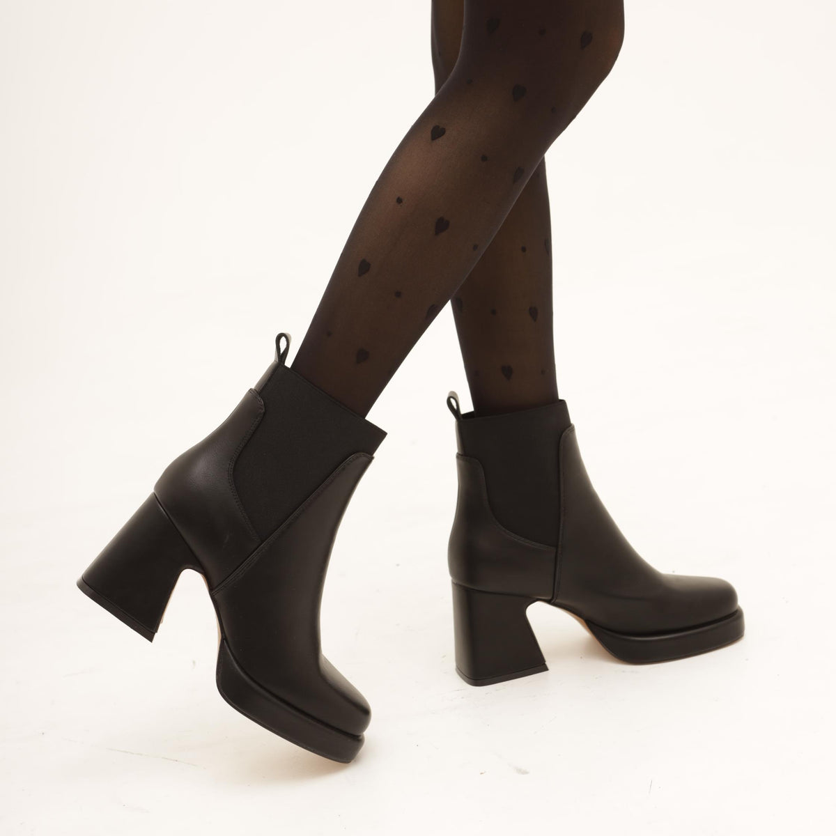 STIVALETTO ELASTICO E PLATEAU NERO