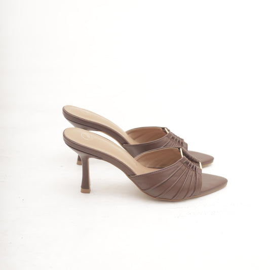 MULE CON BUCO MARRONE