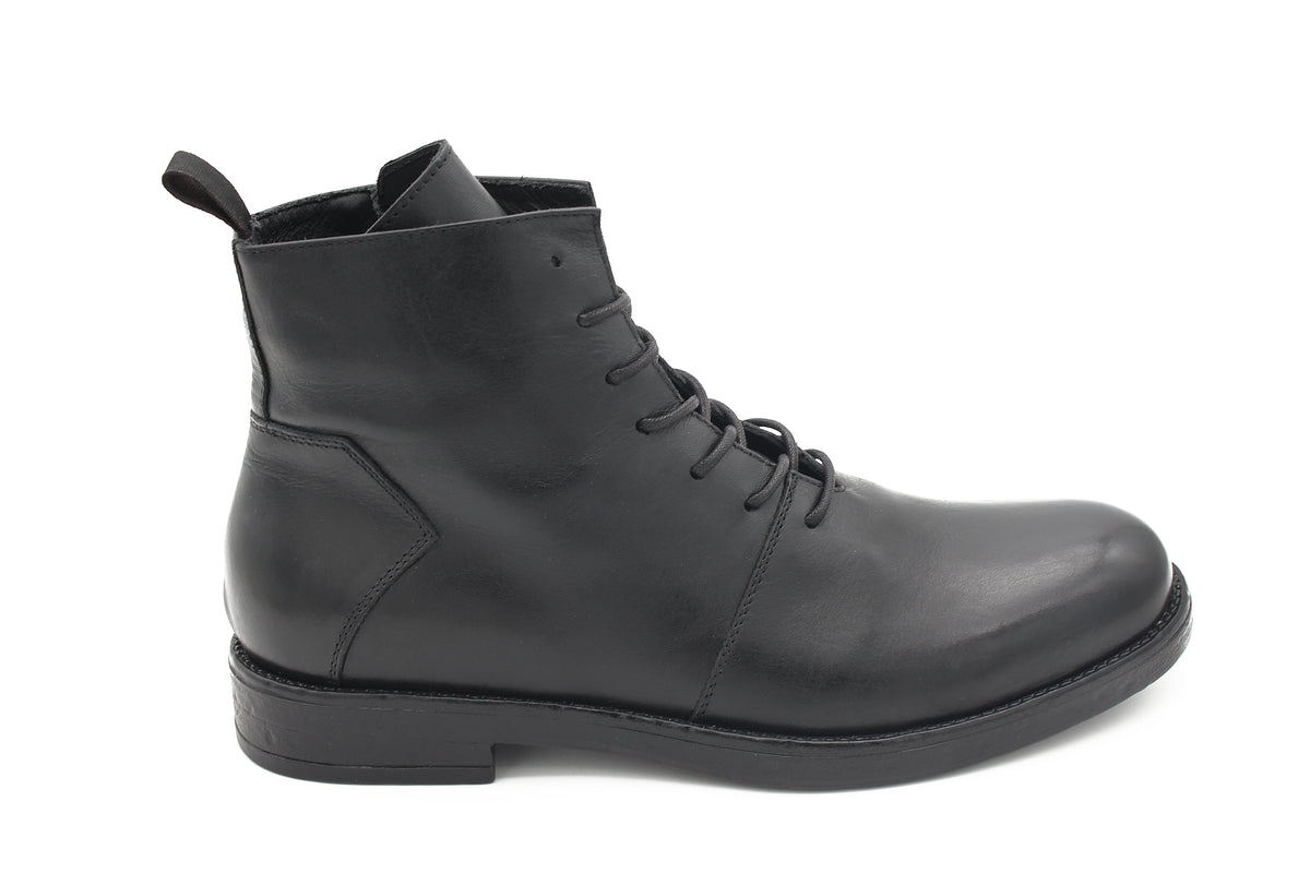 STIVALETTO STRINGATO IN PELLE NERO 