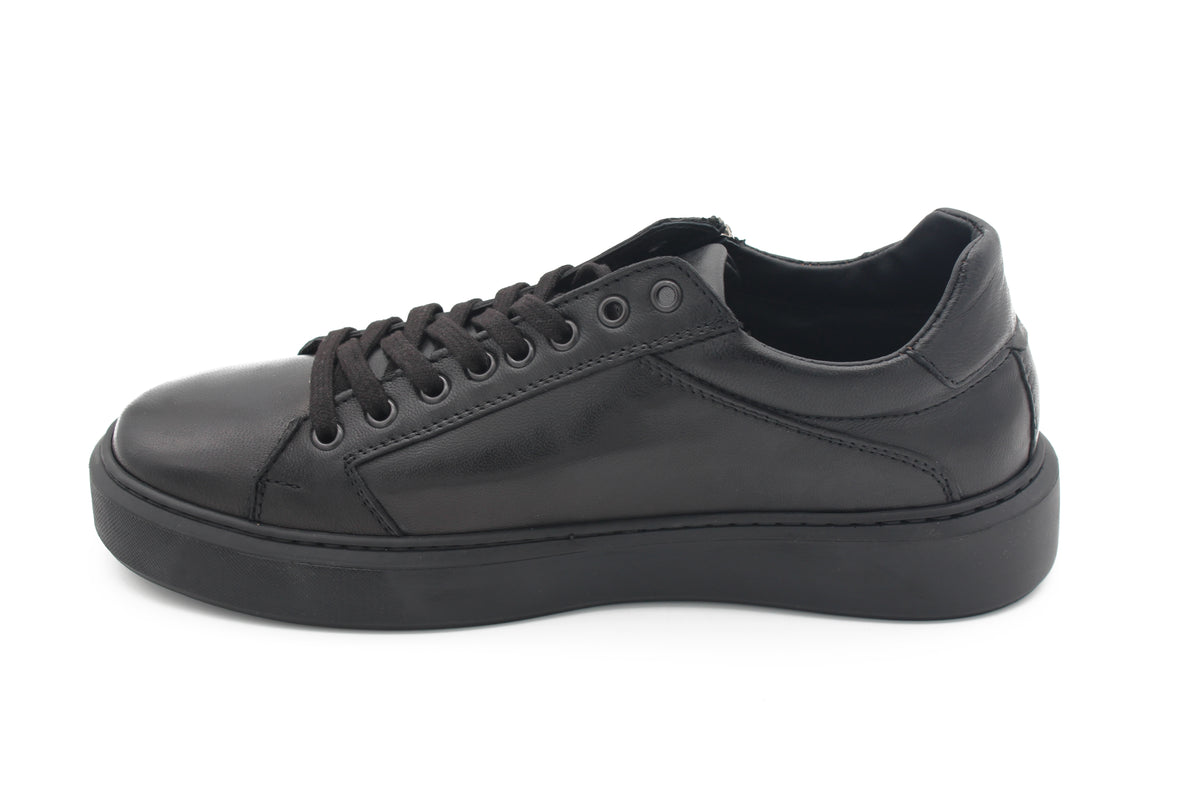 SNEAKERS IN PELLE NERA CON ZIP 