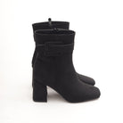 STIVALETTO IN CAMOSCIO NERO CON FIBBIA 