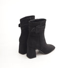 STIVALETTO IN CAMOSCIO NERO CON FIBBIA 