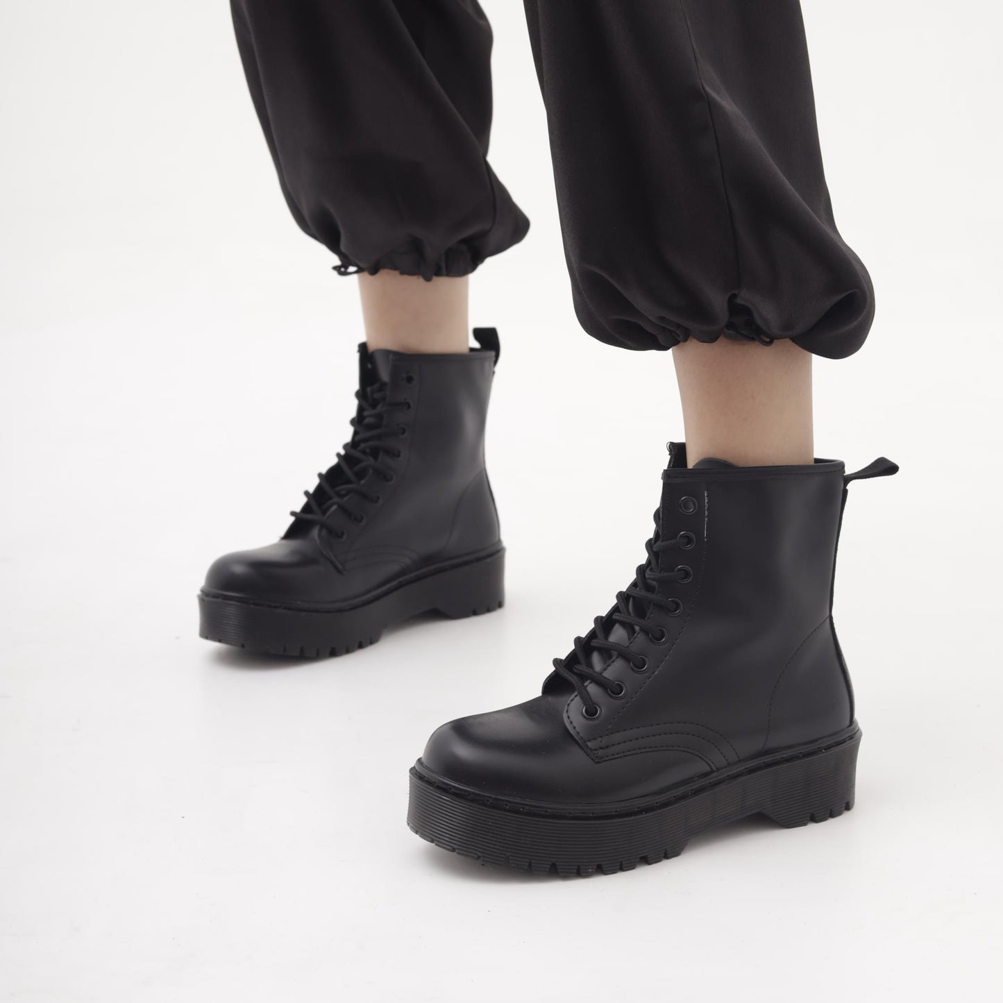 ANFIBIO 8 BUCHI PLATFORM NERO MT89PUNE CHOCOLA