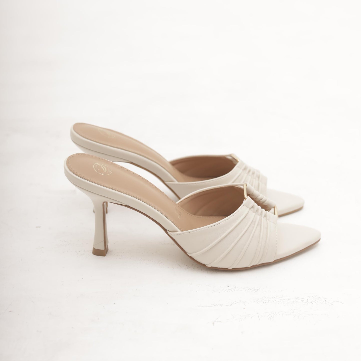 MULE CON BUCO BEIGE 