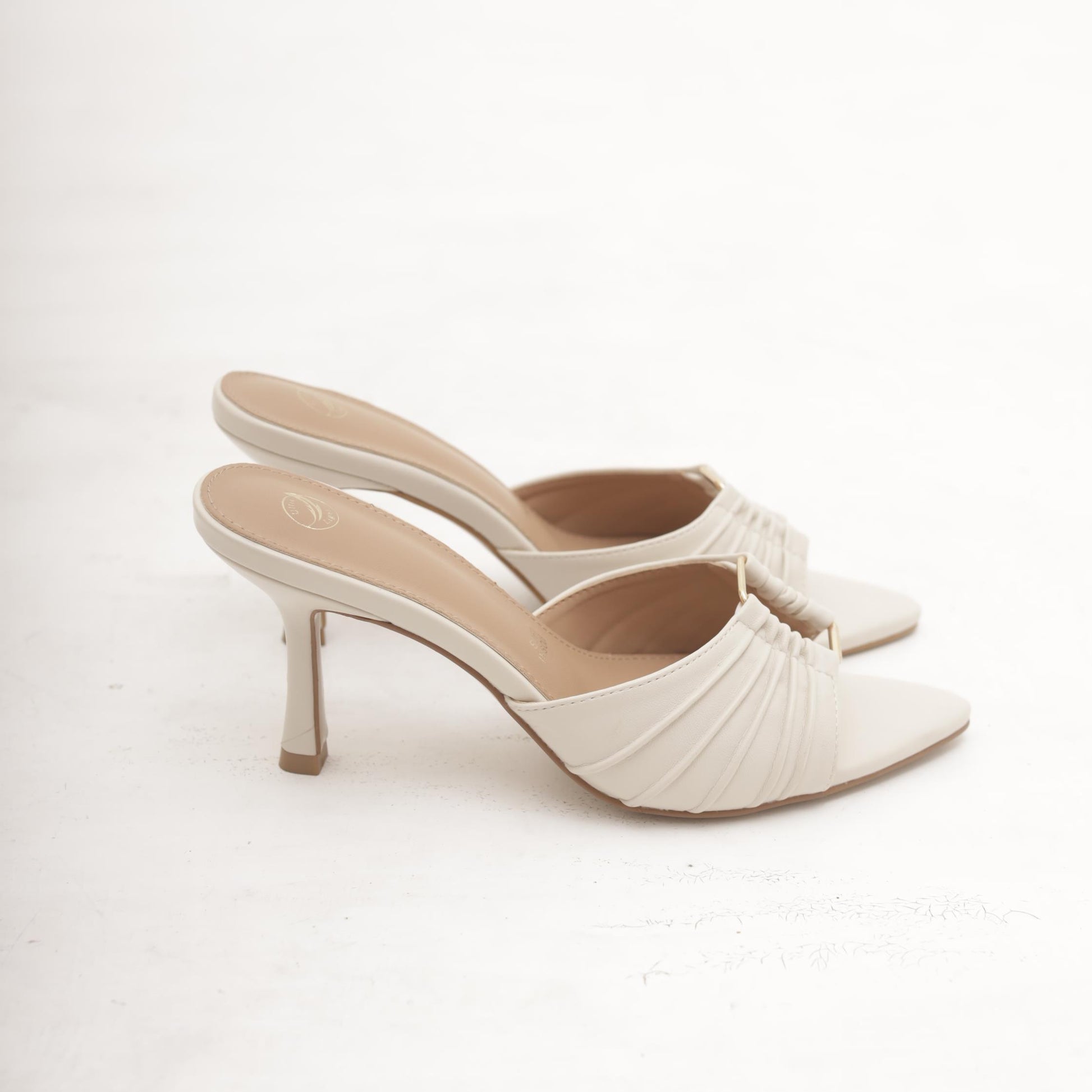 MULE CON BUCO BEIGE 