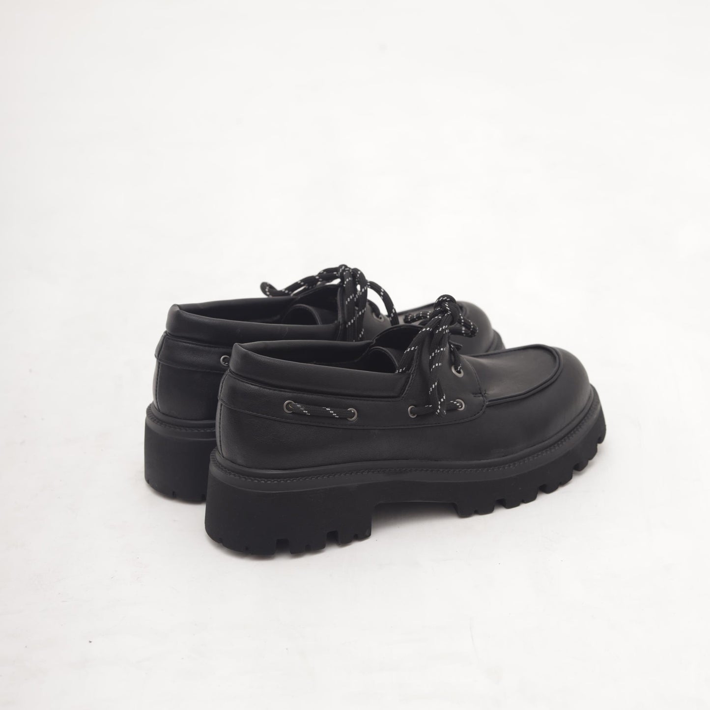 SCARPA STRINGATA VELA NERO 