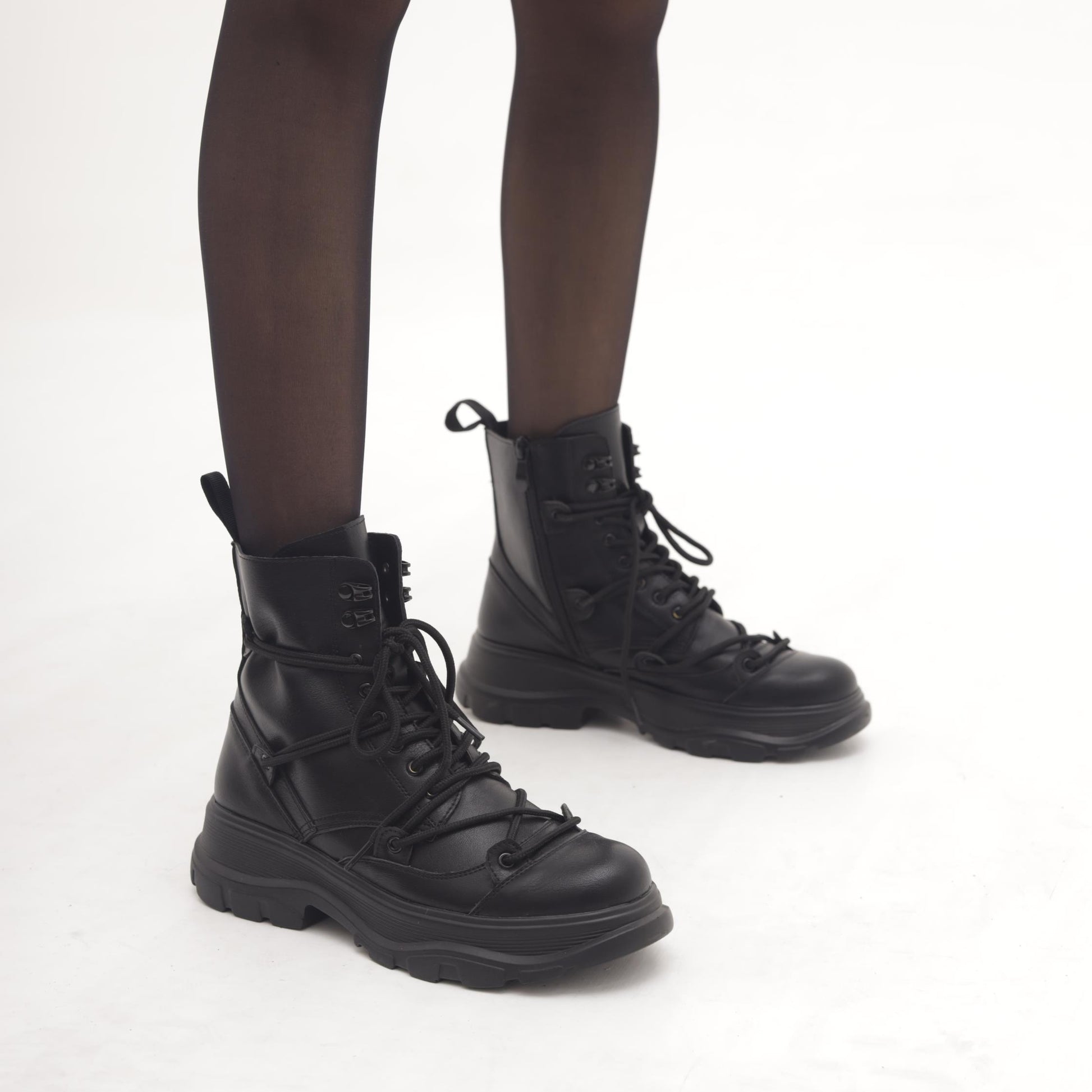 ANFIBIO BVT LACCI HIKING NERO MP2755-4PUNERO CHOCOLA