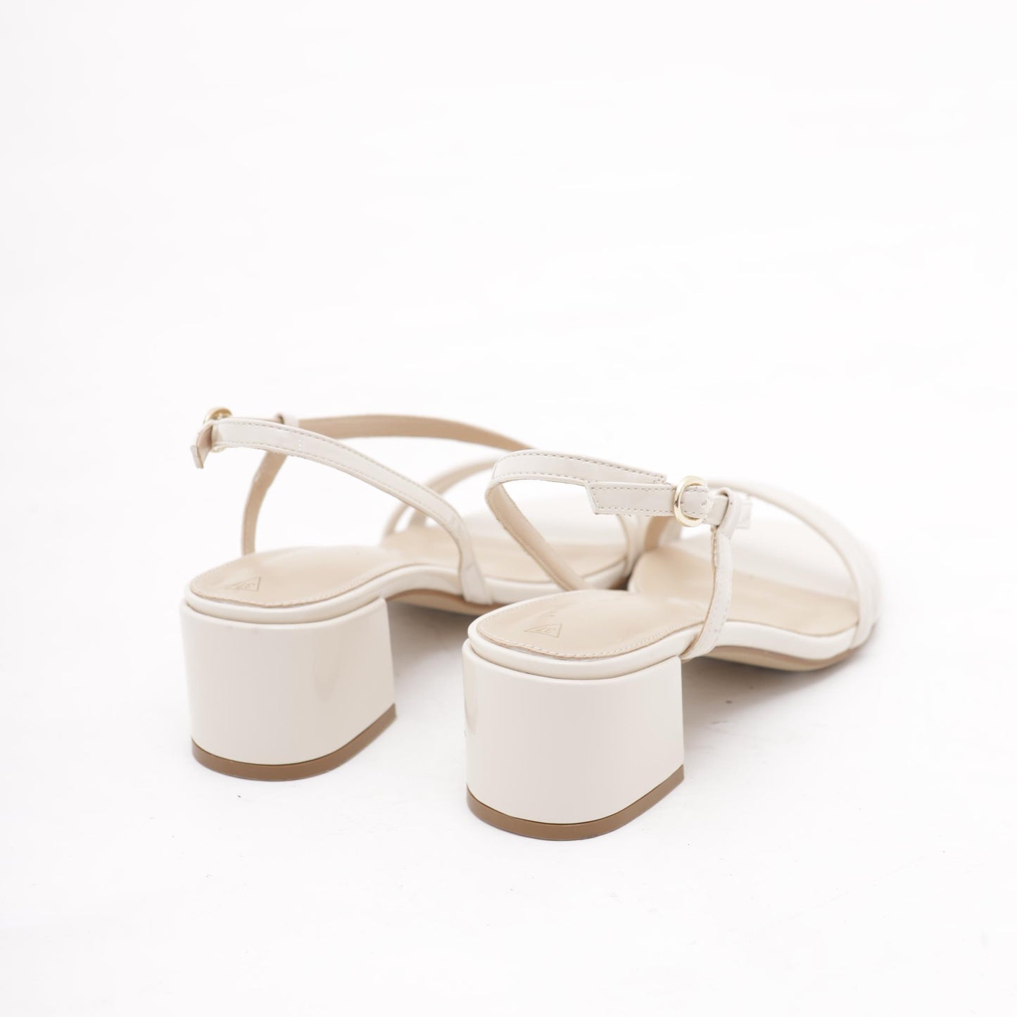 SANDALO FASCETTE VERNICE PANNA 