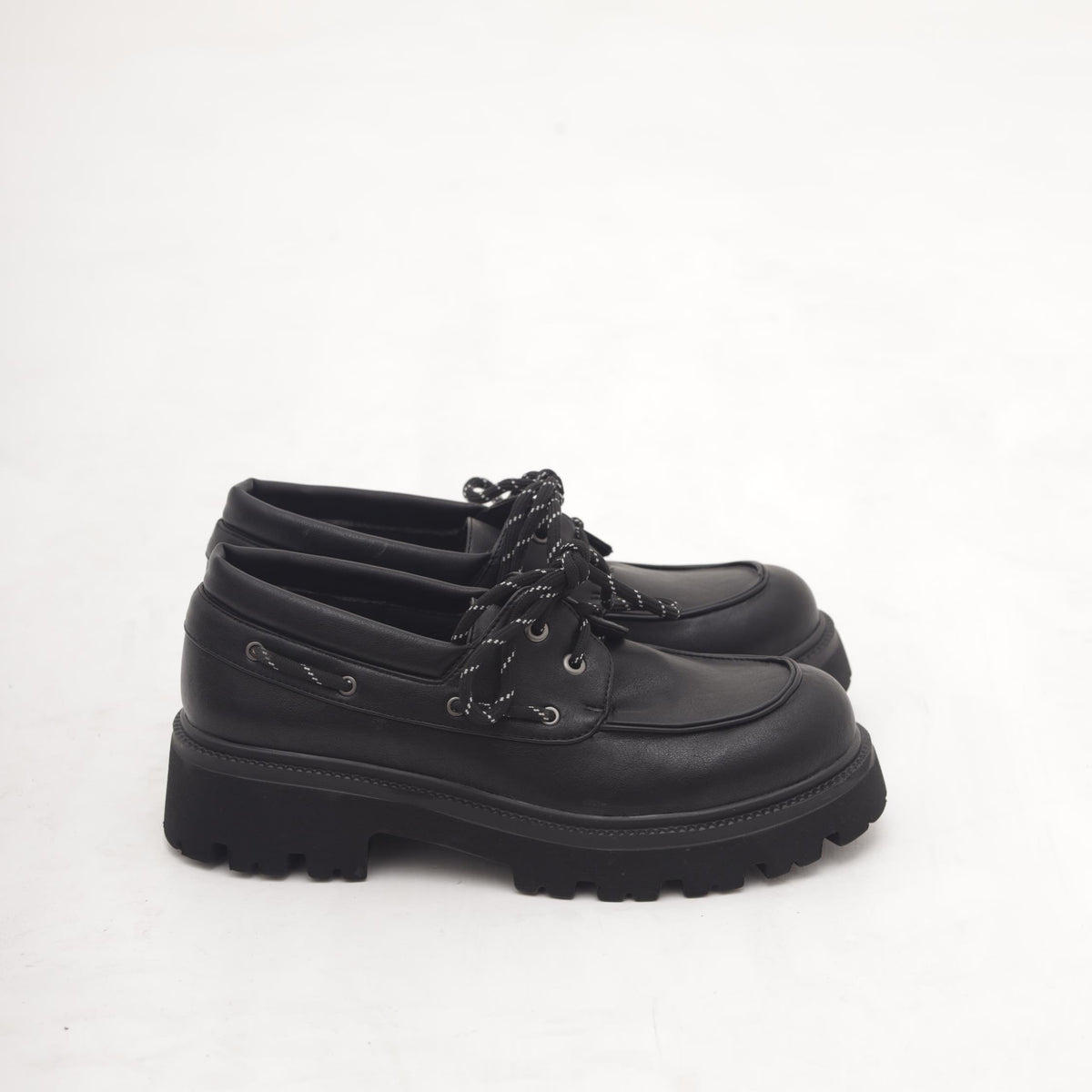 SCARPA STRINGATA VELA NERO 