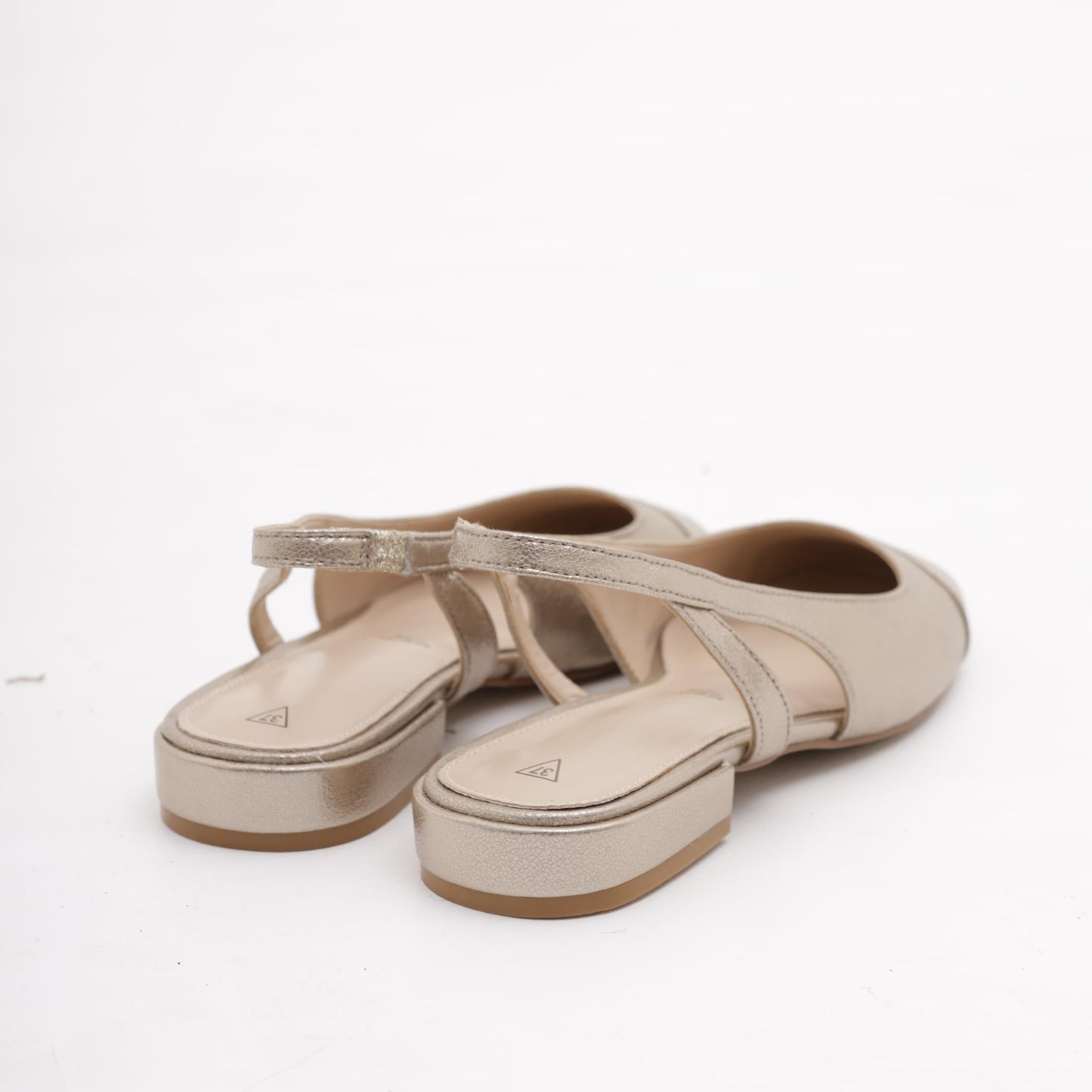 SLINGBACK FLAT PUNTALE PLATINO 