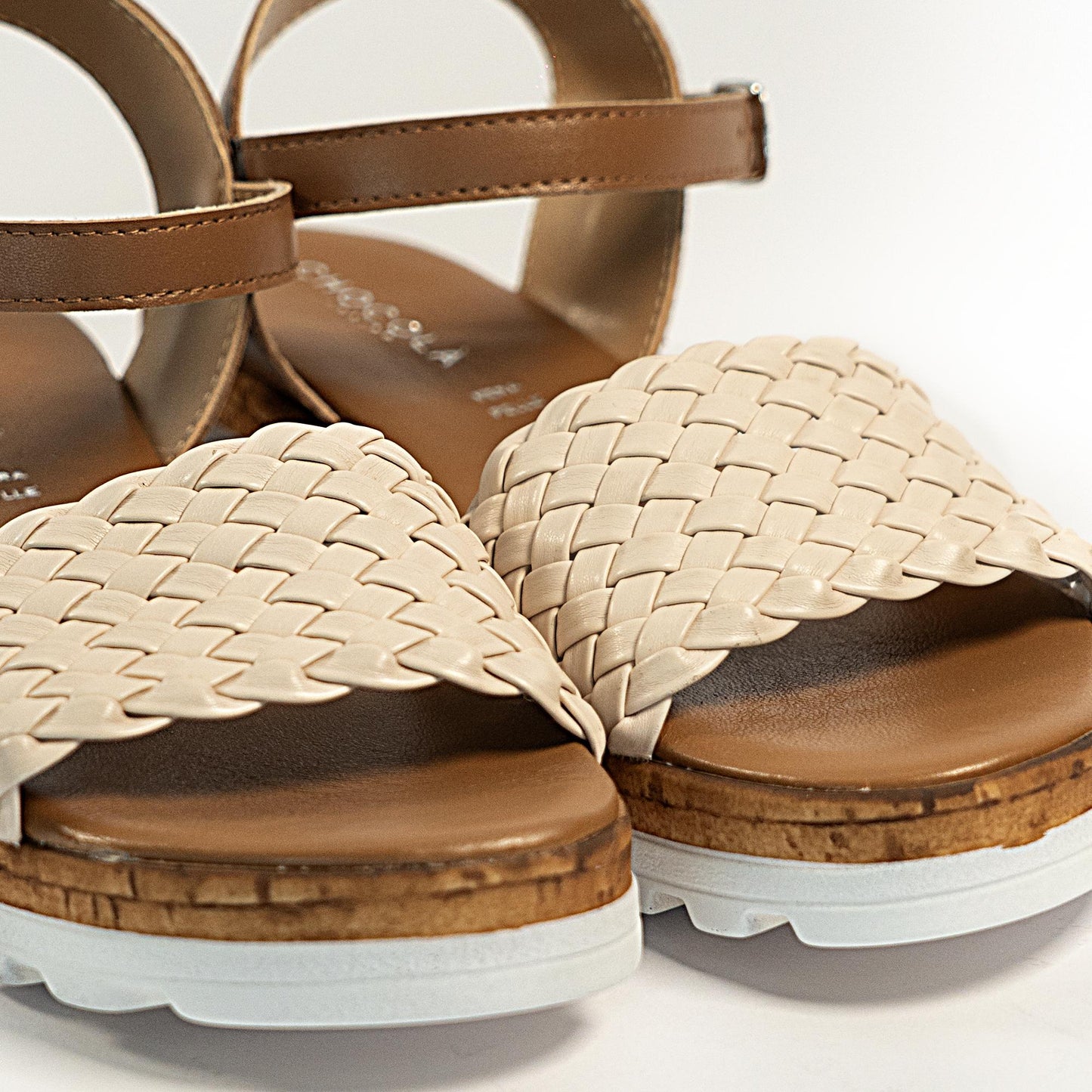 SANDALO INTRECCIATO VERA PELLE BEIGE<BR/> 
