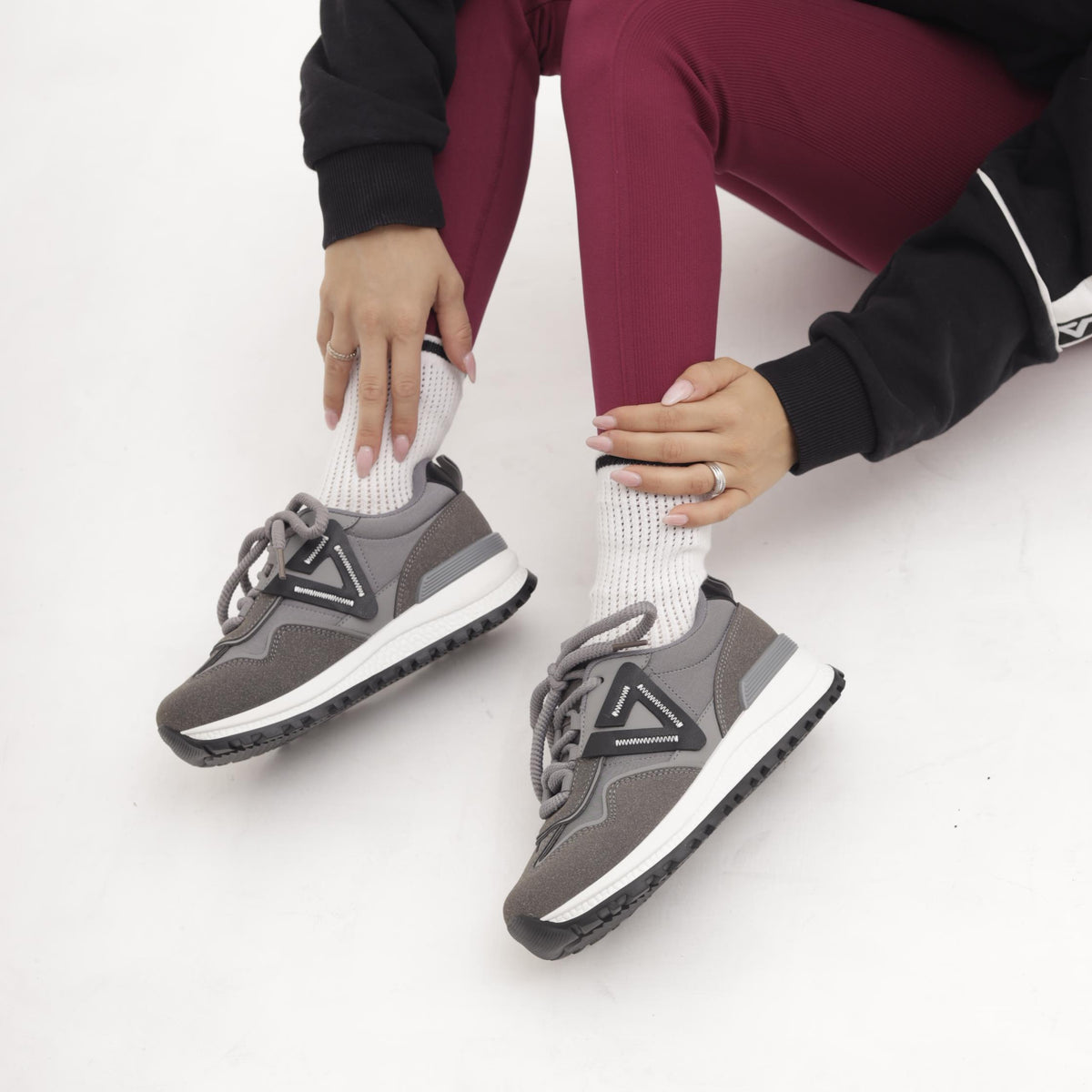 SNEAKERS RUNNING TRIANGLE GRIGIO 