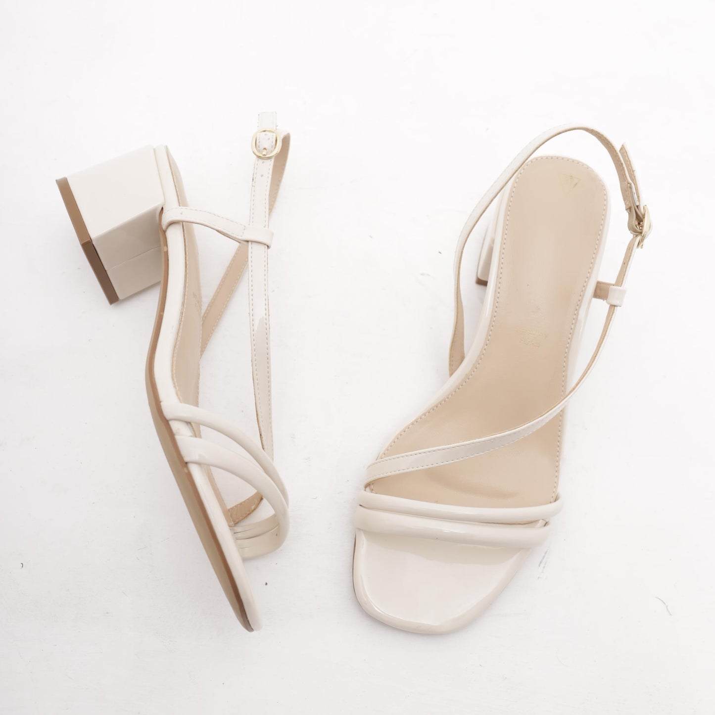 SANDALO FASCETTE VERNICE PANNA 