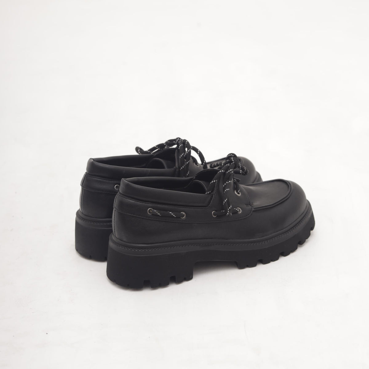 SCARPA STRINGATA VELA NERO 