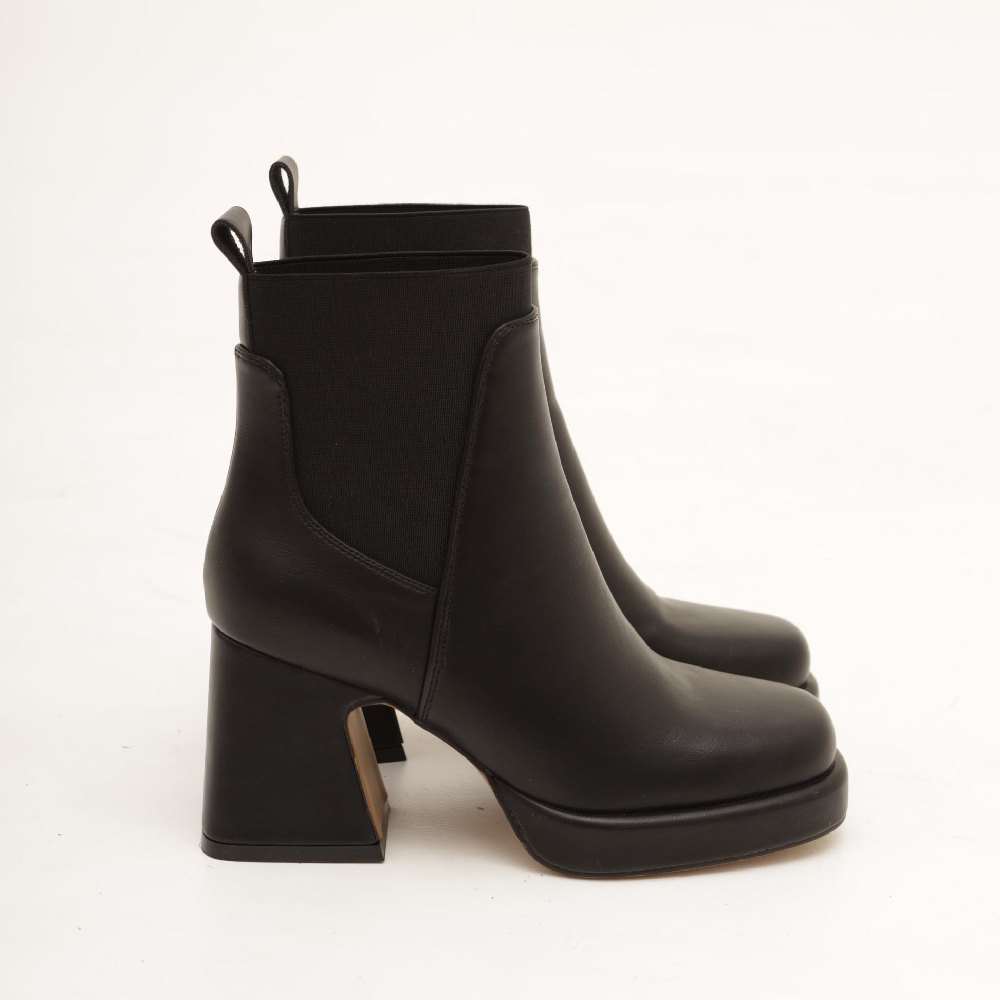 STIVALETTO ELASTICO E PLATEAU NERO 