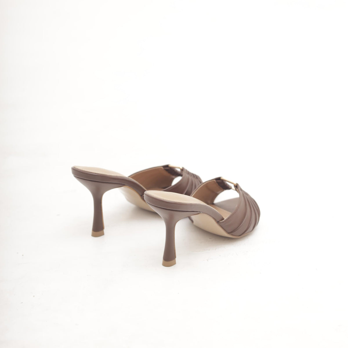 MULE CON BUCO MARRONE 