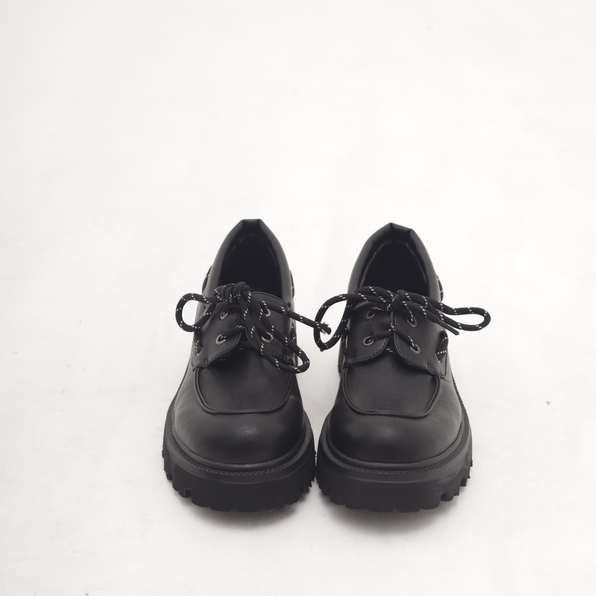 SCARPA STRINGATA VELA NERO 