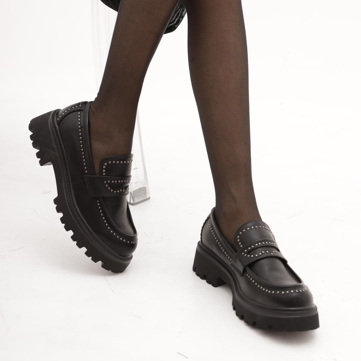 MOCASSINO SUOLA ALTA BORCHIE NERO 